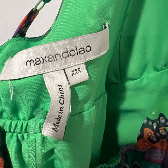 Green maxi dress with accordion pleating - Picture 3 of 5